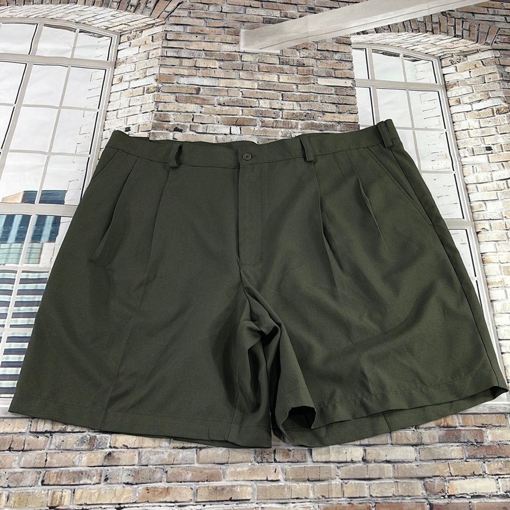 NWT Men’s Manhattan Green Pleated Microfiber Poly Relax Fit Shorts (W42) FU19